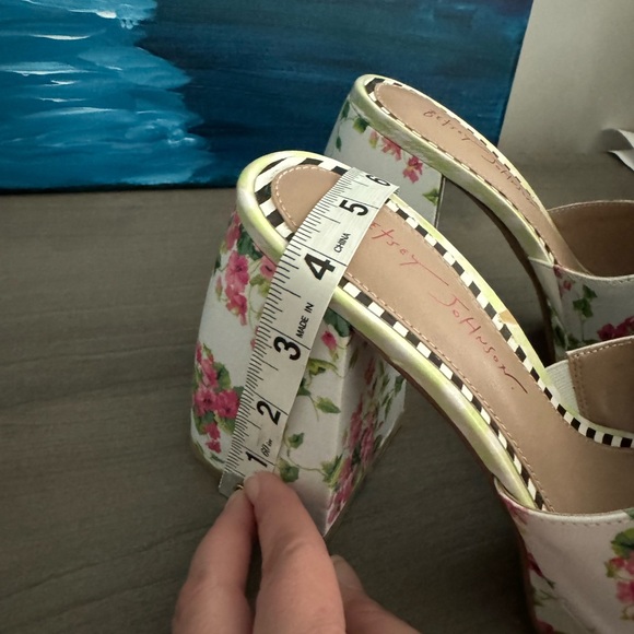 Betsy Johnson Floral fabric bow heels - Picture 6 of 10